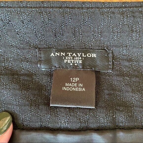 Ann Taylor Black Textured Lined Skirt with Front Button Panel Accent 12P - Picture 5 of 7